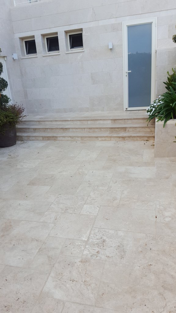 פרויקט חיפוי וריצוף אבן