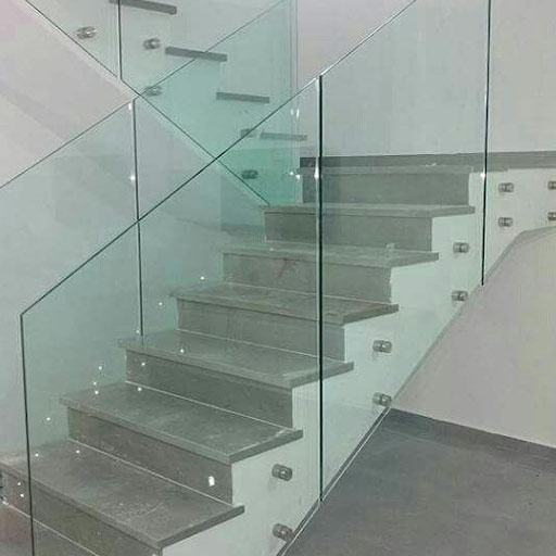 מדרגות שי גריי ברחוב הראל ברוממה בחיפה